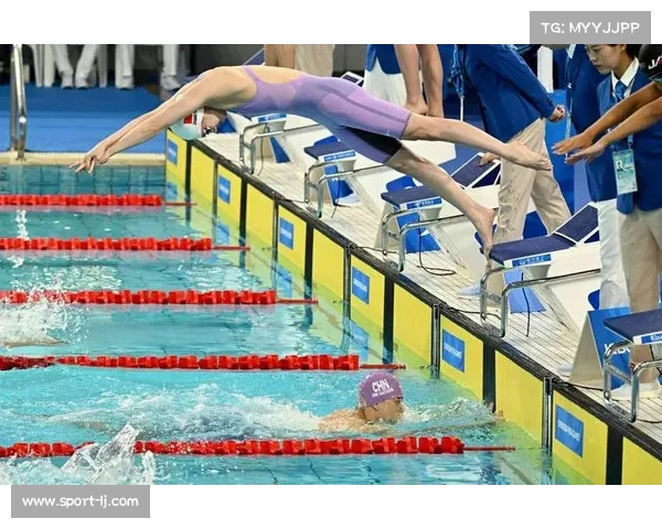 混合泳接力现默契配合，交接棒环节零失误夺冠